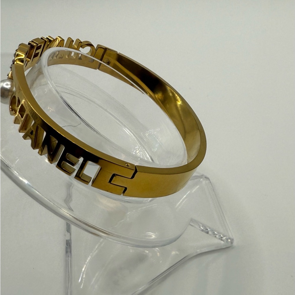 C logo gold tone bangel Bracelet rhinestone white pearl stainless steel New - Picture 4 of 8